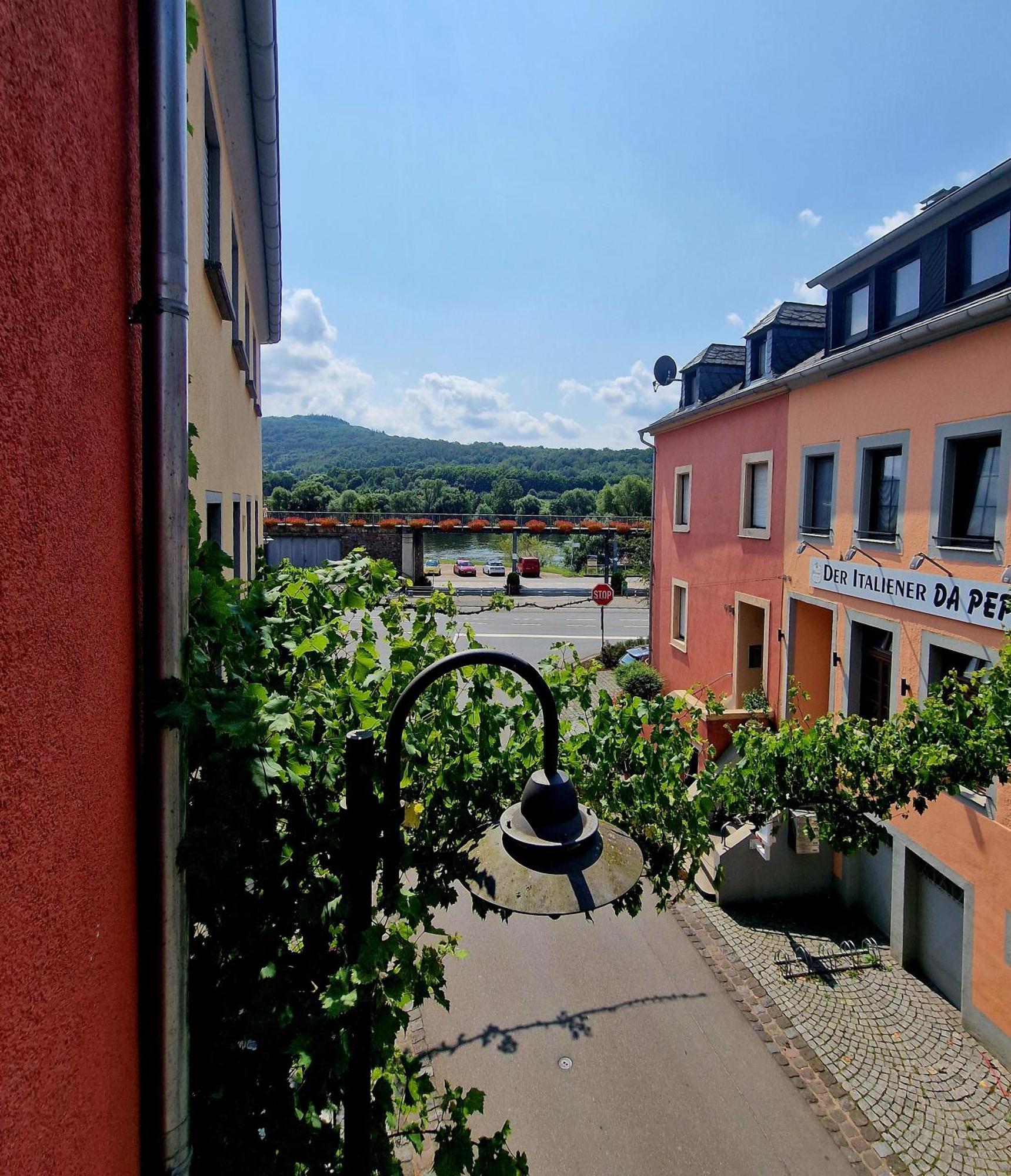 Das Rote Ferienhaus Terlinden Lieser Eksteriør billede